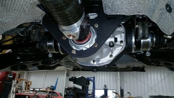 DSS 2015+ Dodge Challenger Hellcat / 392 SRT Manual 9” IRS Direct Bolt-In Rear Conversion Kit – Includes Housing / Axles / Carbon Fibre Driveshaft